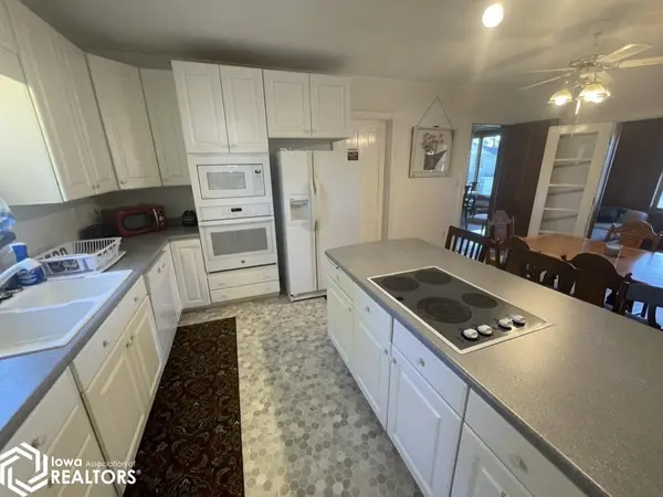 922 N Shore DR, Clear Lake, IA 50428