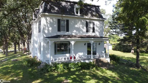 922 N Shore DR, Clear Lake, IA 50428