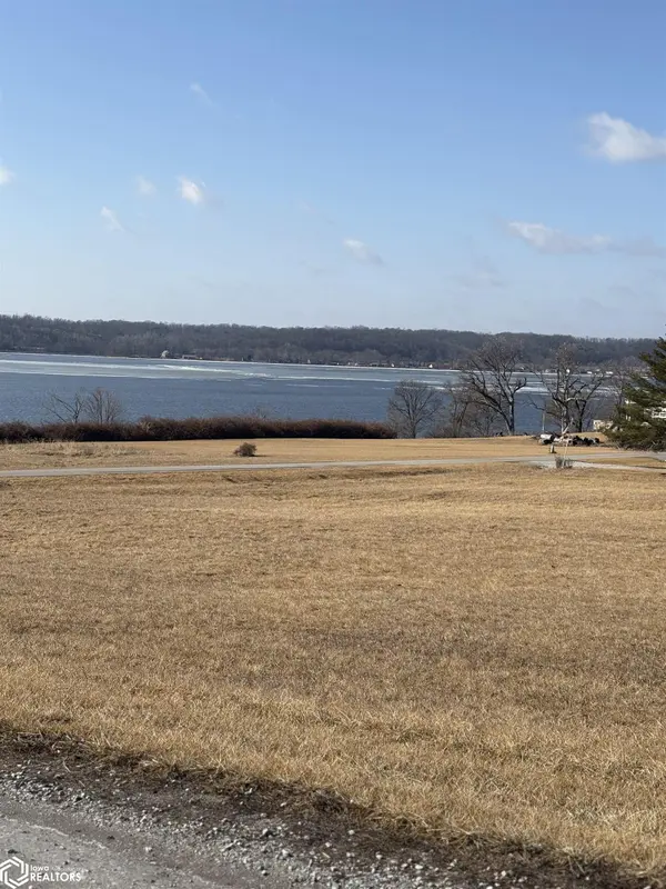 13 Riverview TER, Nauvoo, IL 62354