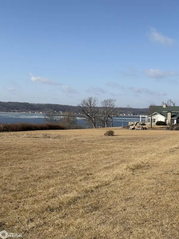 13 Riverview TER, Nauvoo, IL 62354