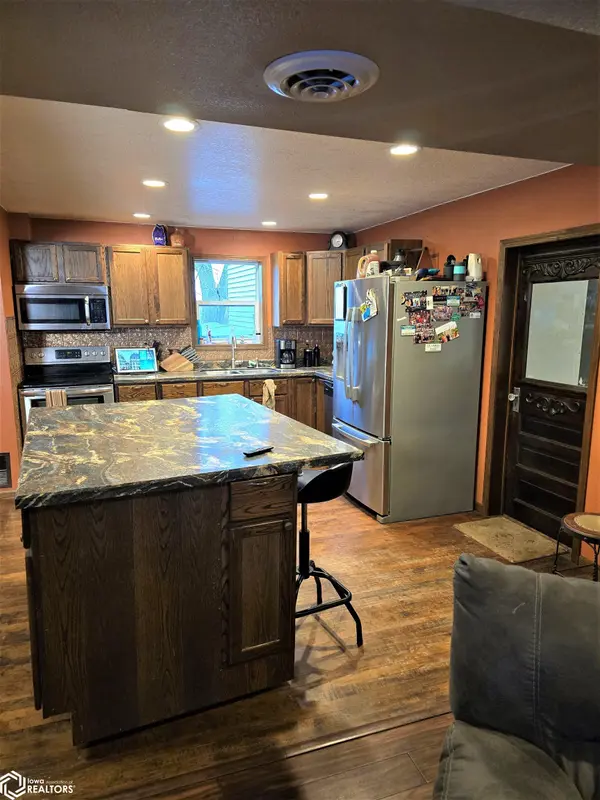 1704 30Th AVE, West Bend, IA 50597