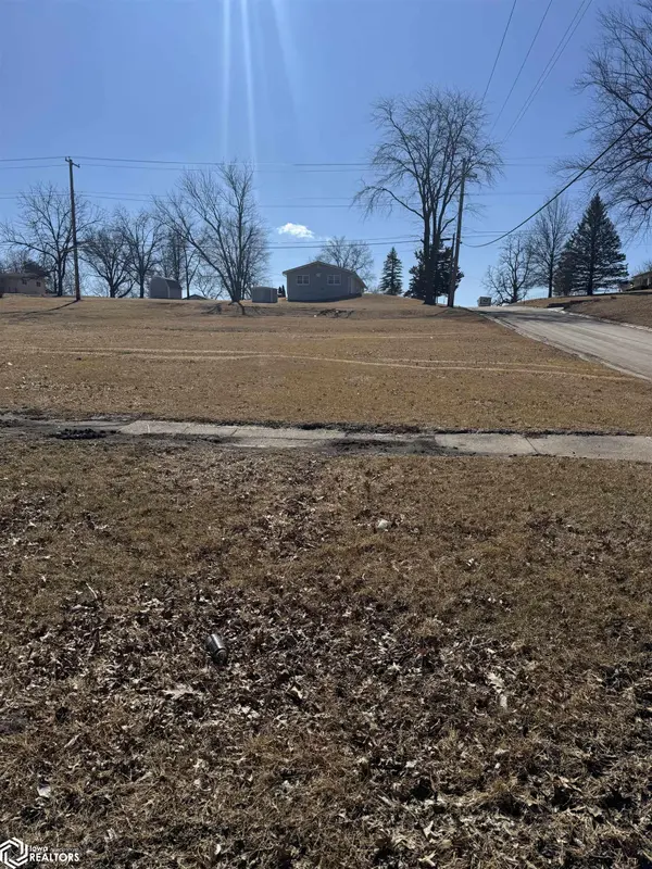 1628 Linden AVE, Chariton, IA 50049