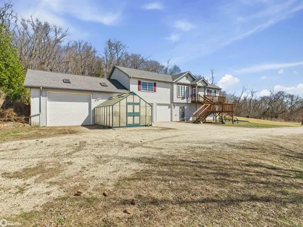 3556 Highway 99, Wapello, IA 52653