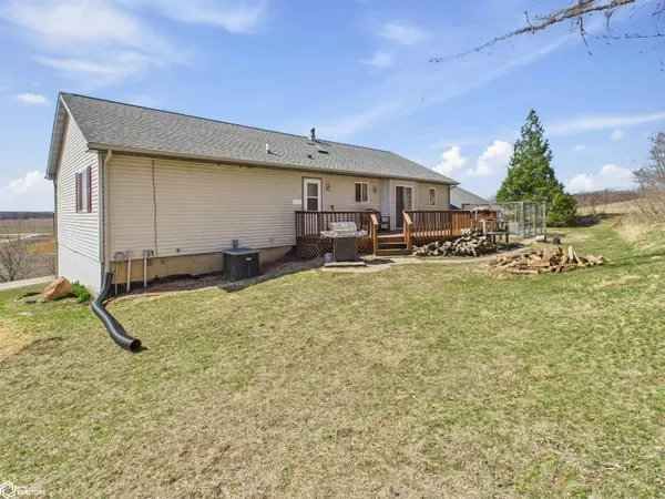 3556 Highway 99, Wapello, IA 52653