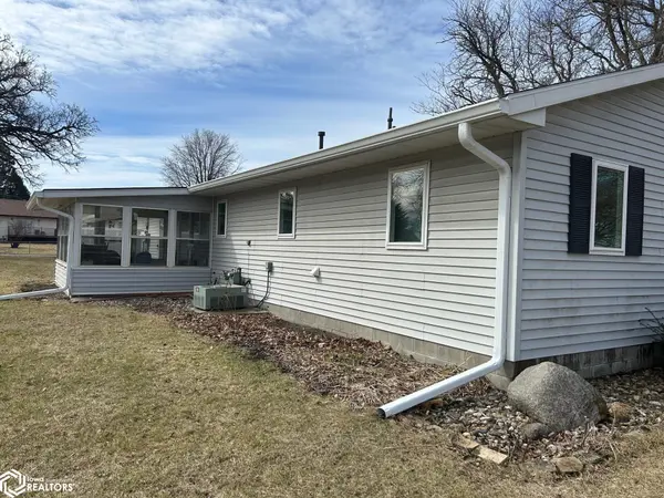 200 210 S Washington, Eagle Grove, IA 50533