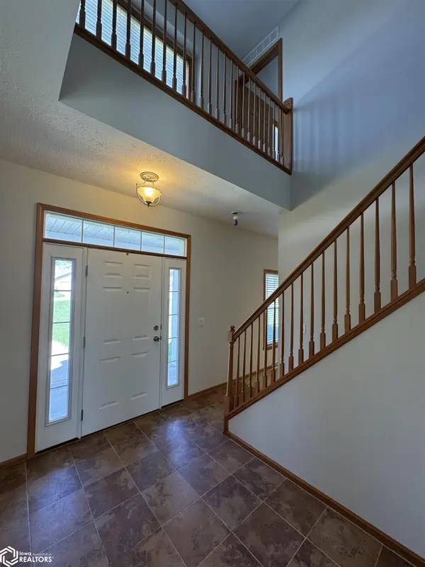 15127 Dove CIR, Clear Lake, IA 50428