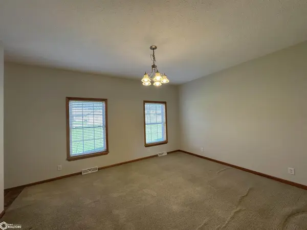 15127 Dove CIR, Clear Lake, IA 50428