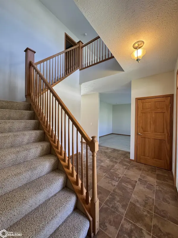 15127 Dove CIR, Clear Lake, IA 50428