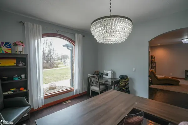 617 B AVE, Albia, IA 52531