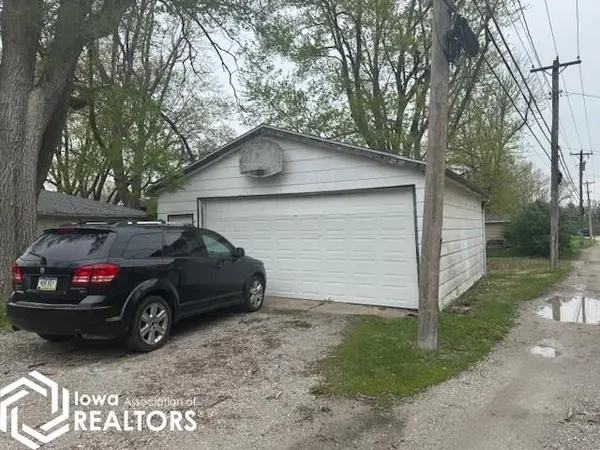 813 Park AVE, Chariton, IA 50049