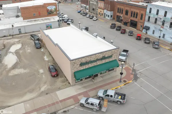 102 E 4th ST, Vinton, IA 52349