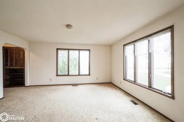 1580 S AVE, IA 50675