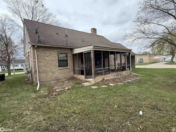 400 S 9th ST, Clear Lake, IA 50428