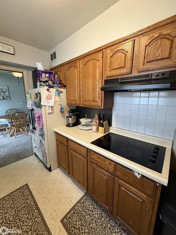 400 S 9th ST, Clear Lake, IA 50428