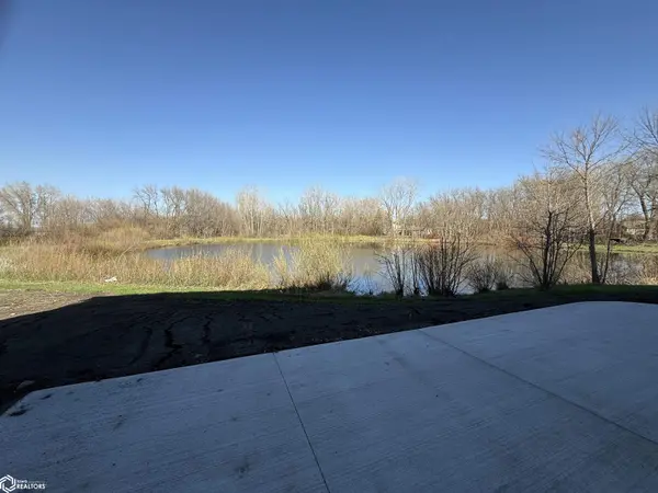 204 Stonebrook Ct, Clear Lake, IA 50428