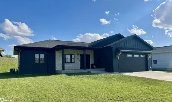 905 Pleasant DR, Manning, IA 51455