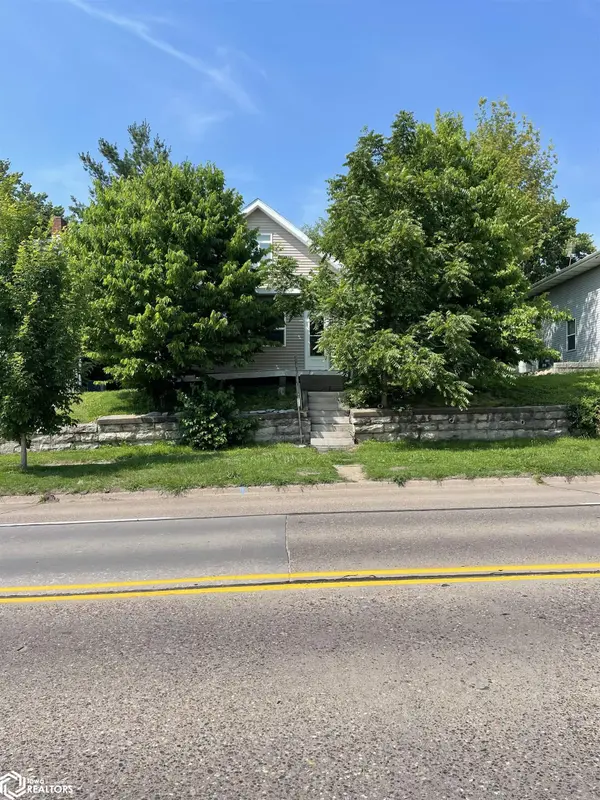 1004 Spring ST, Burlington, IA 52601