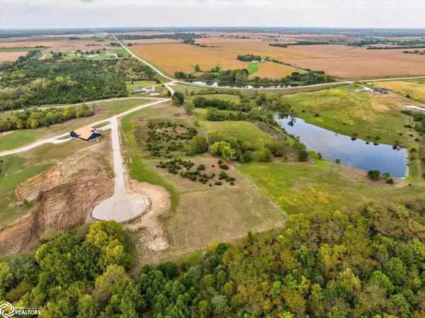113 Cove RD, Melrose, IA 52569