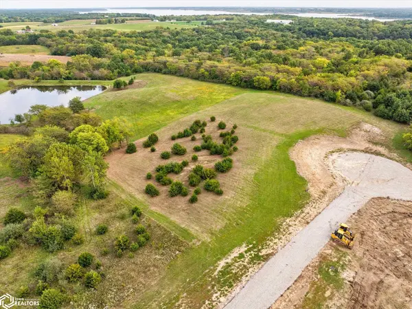 376 Lake DR, Melrose, IA 52569