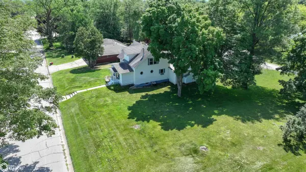 610 7th Ave, Ackley, IA 50601