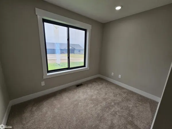 1407 E 10Th ST, Carroll, IA 51401