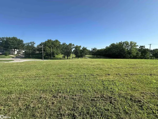 1128 Ilion AVE, Chariton, IA 50049