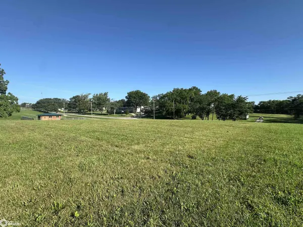 1128 Ilion AVE, Chariton, IA 50049
