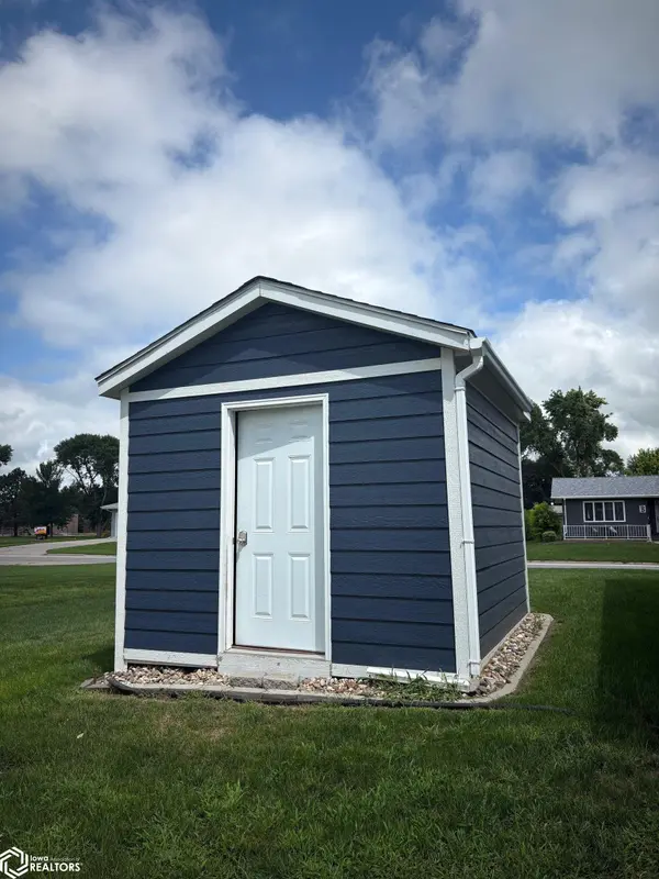 3102 3rd ST, Emmetsburg, IA 50536