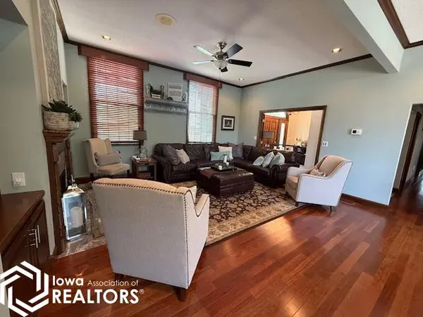 2336 Sunrise CIR, Mount Pleasant, IA 52641