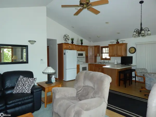 226 & 228 Center Point DR, Montezuma, IA 50171