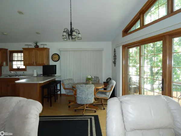 226 & 228 Center Point DR, Montezuma, IA 50171