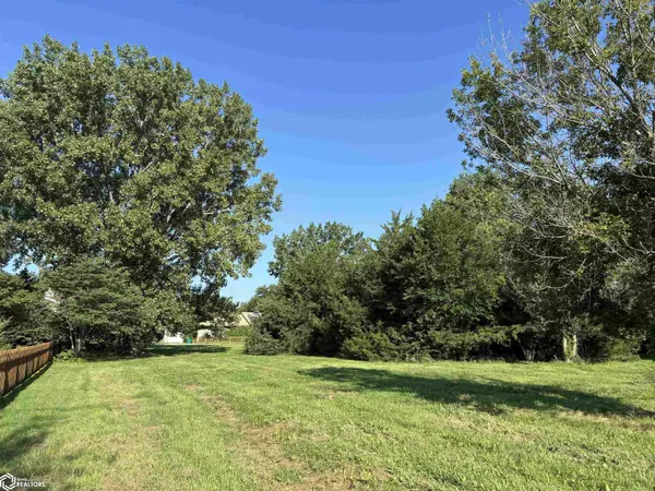 2008 N B ST, Fairfield, IA 52556