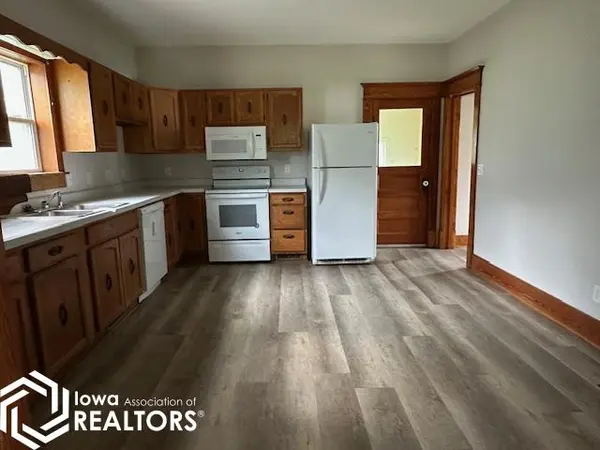 323 N 3rd ST, Seymour, IA 52590-2030