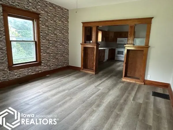 323 N 3rd ST, Seymour, IA 52590-2030