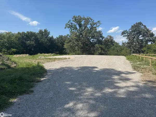 1201 Walton RD, Fairfield, IA 52556