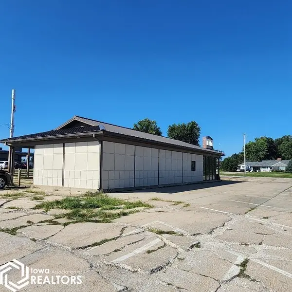 1724 S Center ST, Marshalltown, IA 50158