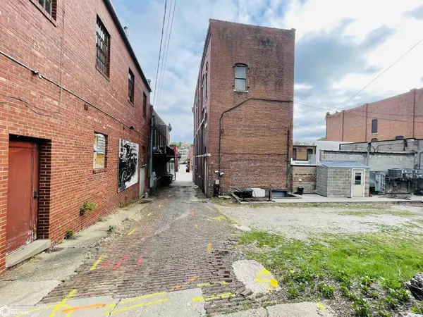 512 Jefferson ST, Burlington, IA 52601