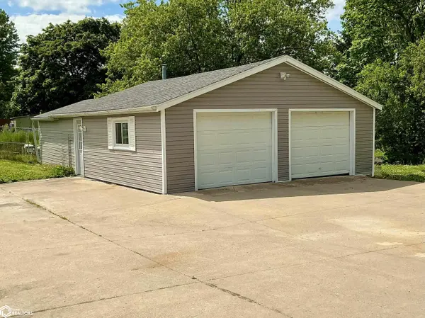 1006 N 14th Street, Centerville, IA 52544