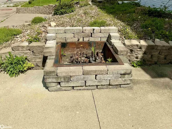 1006 N 14th Street, Centerville, IA 52544