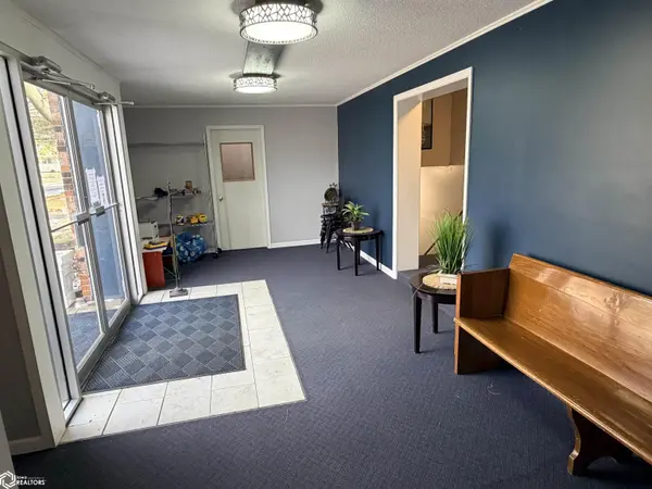 302 W Jefferson AVE, Fairfield, IA 52556