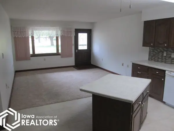 215 Country Club DR #M, Belmond, IA 50421