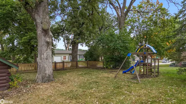 626 18th ST, Clear Lake, IA 50428