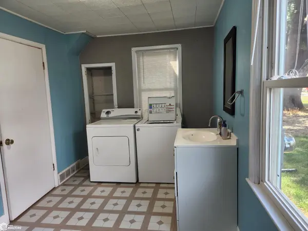 505 Mowery ST, Traer, IA 50675