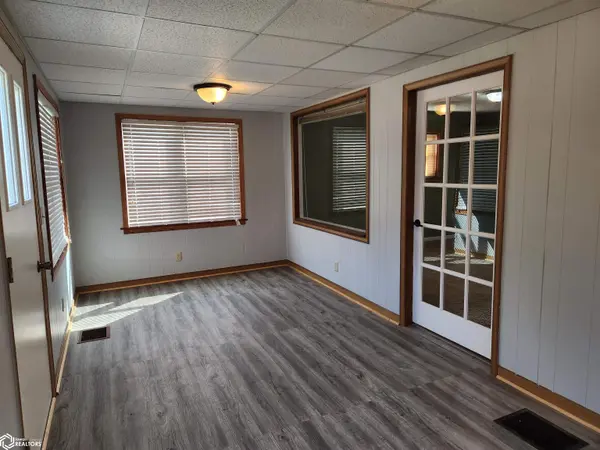 505 Mowery ST, Traer, IA 50675