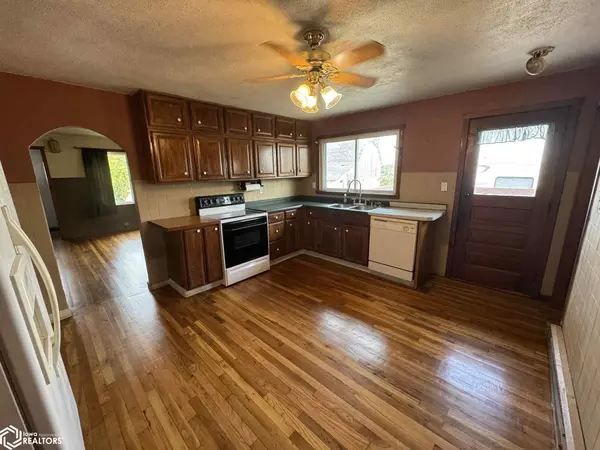 21468 240Th AVE, Centerville, IA 52544
