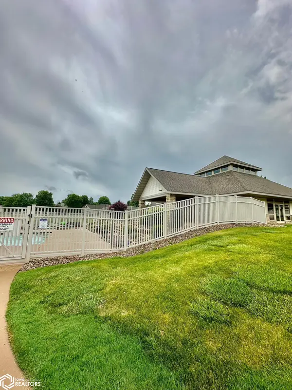 5546 FAIRWAY DR, Burlington, IA 52601