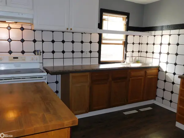 305 N Sycamore ST, Creston, IA 50801