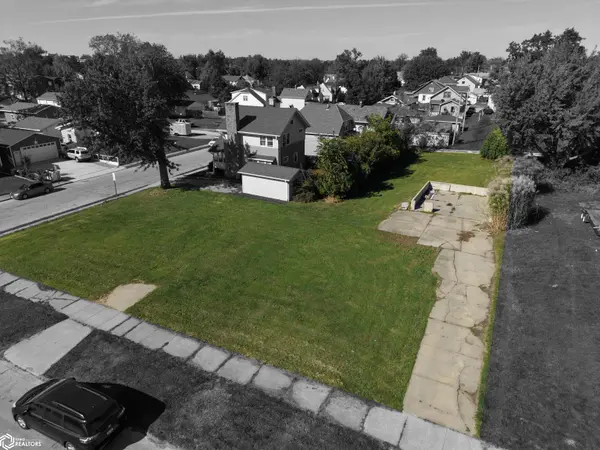709 W State ST, Marshalltown, IA 50158