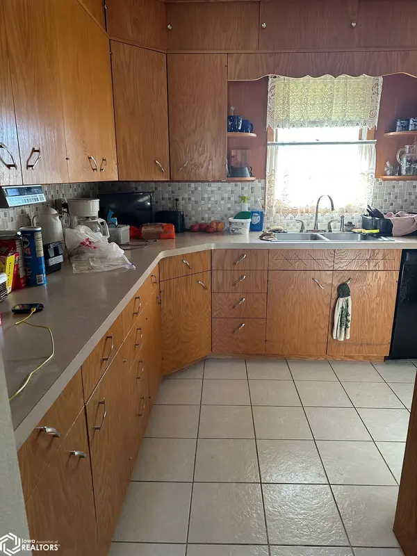 614 N First ST, Knoxville, IA 50138