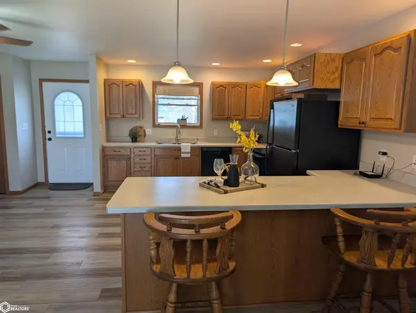 227 Westview Dr S, Rockwell, IA 50469
